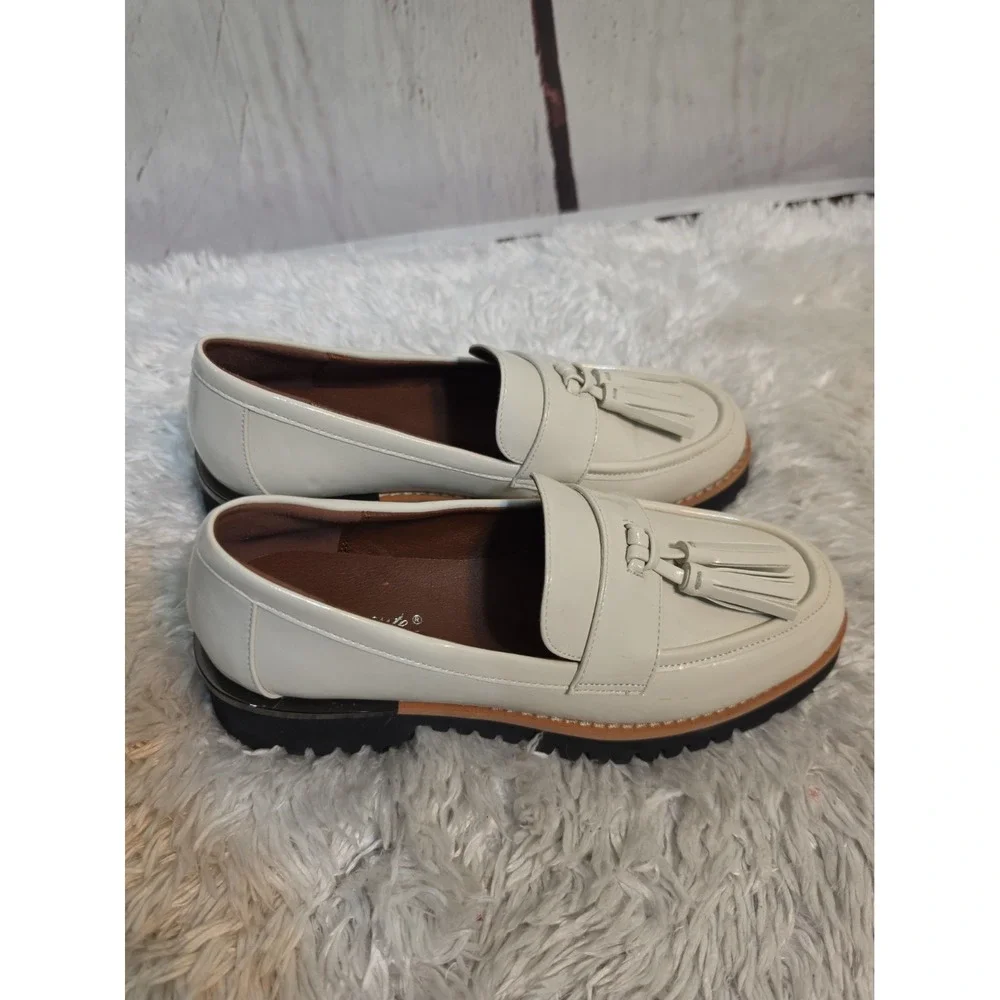 Muccute Womens Cream Patent Tassel Platform Lug Sole Loafers Size 7 N18-101
